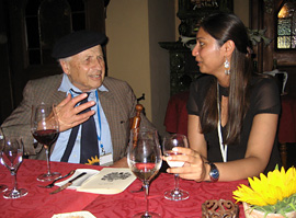 Upneet Sandhu vom HZI hat sich besonders gut mit Walter Kohn unterhalten. Foto: arö