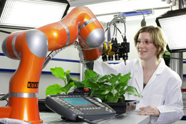 Im Rahmen des EU-Projekts ‚Gardening with a Cognitive System‘ entwickeln Wissenschaftler des Forschungszentrums Jülich ein System mit „künstlicher Intelligenz“. Bild: Forschungszentrum Jülich