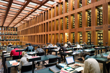 Reading room at the Jacob-und-Wilhelm-Grimm-Zentrum, University Library of the Humboldt University in Berlin. Photo: Jacob-und-Wilhelm-Grimm-Zentrum