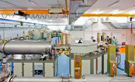 Blick in die Halle des 6MV-Beschleunigers am Helmholtz-Zentrum Dresden-Rossendorf. Bild: Oliver Killig