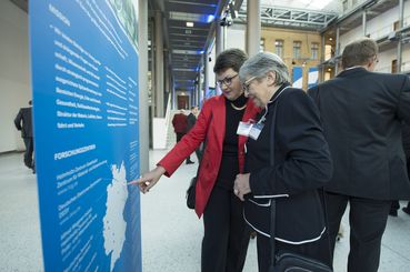 18 SEP 2014, BERLIN/GERMANY:Abendveranstaltung anl. der Jahrestagung 2014 der Helmholtz Gemeinschaft, Telekom HauptstadtrepraesentanzIMAGE: 20140918-01