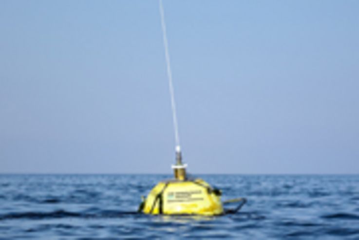 Schwimmen und messen Diese Nordsee-Boje gehört zum Projekt COSYNA; sie ist Teil eines weltweit einzigartigen Datennetzes