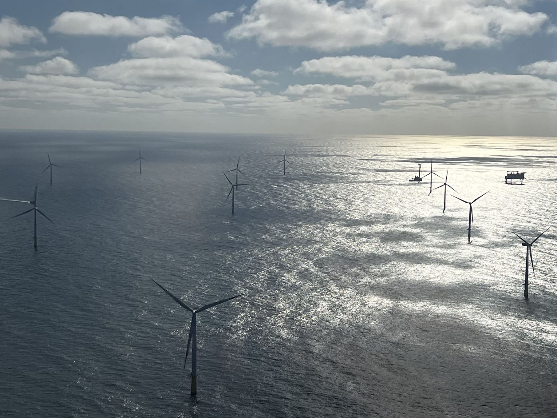 Überschüssigen Strom an Offshore-Windkraftanlagen nutzen