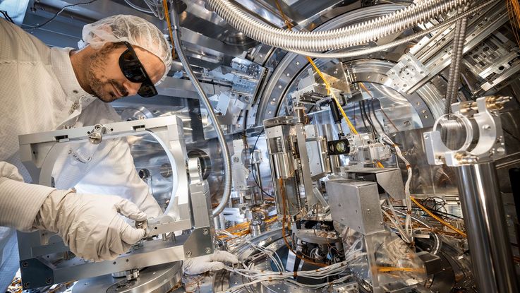 Laboratory at the Helmholtz International Beamline for Extreme Fields (HIBEF). Image: European XFEL/Jan Hosan