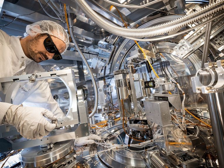 Laboratory at the Helmholtz International Beamline for Extreme Fields (HIBEF). Image: European XFEL/Jan Hosan