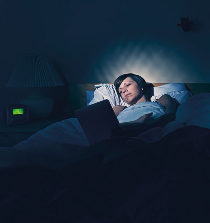 Nicht erholsam: Lärm, künstliches Licht oder Ablenkung durch elektronische Geräte stören den Tag-Nacht-Rhythmus. Bild: Justin Paget/Corbis