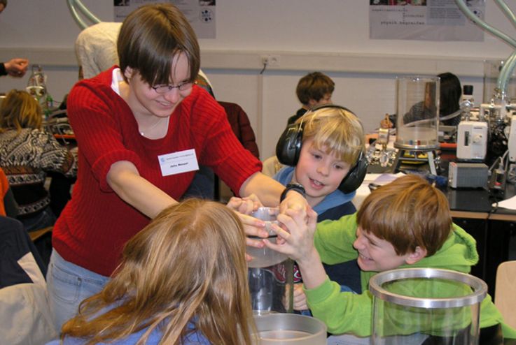 Experiment im Vakuumlabor. Bild: DESY