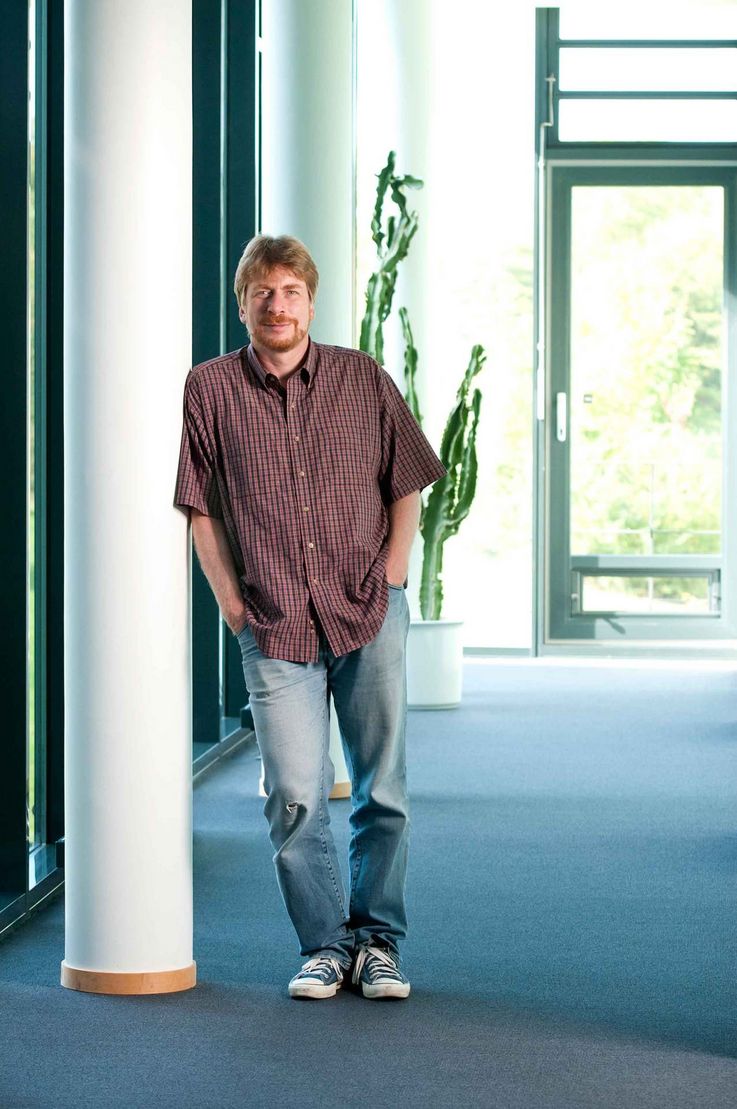 Frank Bradke ist Gruppenleiter am Deutsches Zentrum für Neurodegenerative Erkrankungen (DZNE) in Bonn. Foto: DZNE/Laubertphoto