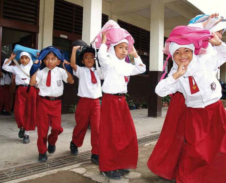 Katastrophenübung Indonesische Schüler beim Tsunami-Drill.