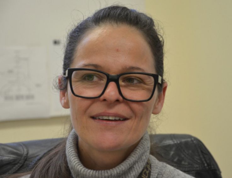 Die Biologin Tanja Schneider ist Privatdozentin an der Universität Bonn und Leiterin einer Nachwuchsgruppe am Deutschen Zentrum für Infektionsforschung. Seit mehr als zehn Jahren erforscht sie das Wechselspiel von Bakterien und Antibiotika.