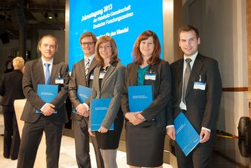 Die Preisträgerinnen und Preisträger des Helmholtz-Doktorandenpreises 2013. Bild: Helmholtz/H. Scherm