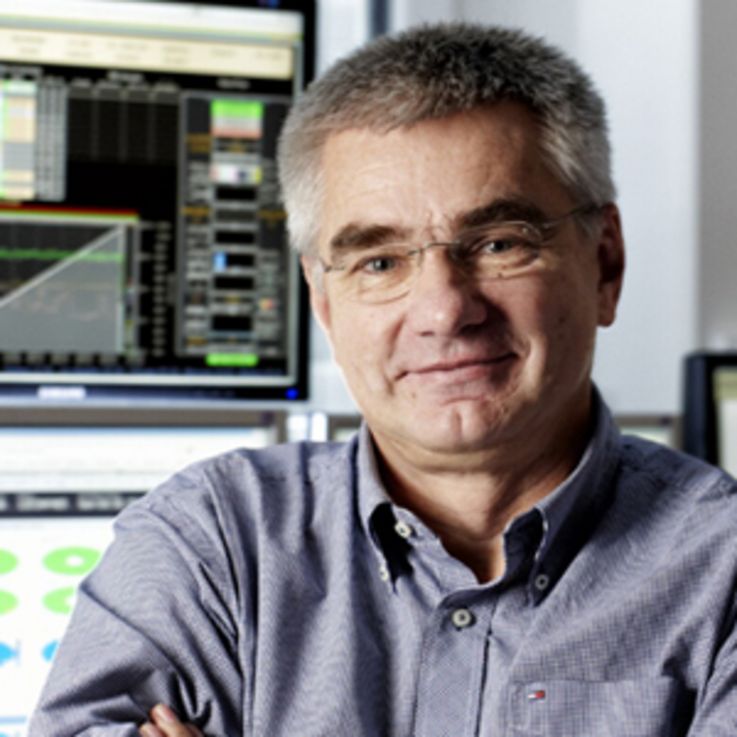 DE:Prof. Dr. Joachim Mnich, Direktor f¸r den Bereich Hochenergiephysik und Astroteilchenphysik, im DESY-Kontrollraum f¸r das CMS-Experiment am Large Hadron Collider LHC am CERN bei Genf.EN:Prof. Dr. Joachim Mnich, Director in charge of High-Energy Physics and Astroparticle Physic, in the DESY control room for the CMS detector at the Large Hadron Collider LHC at CERN near Geneva.