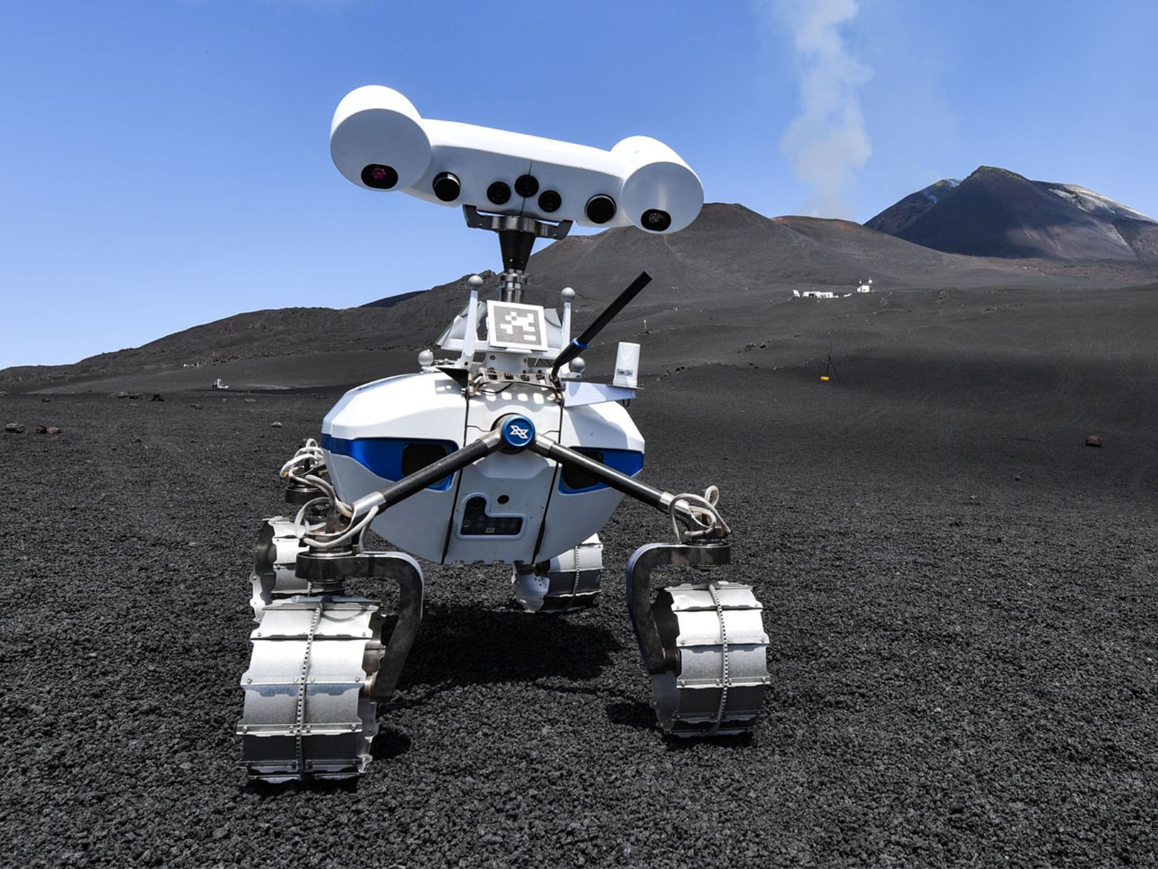 Autonomous robots rehearse for Mars and the deep sea