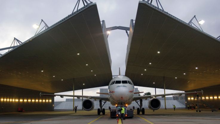 Ear-splitting: In a noise-protection hall, DLR research scientists examined noise caused by airstreams behind the engines. Photo: DLR (CC-BY 3.0)