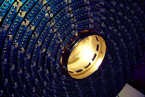 Driftkammer Argus Detektors: Mit dem ARGUS Detektor wurden die Teilchenreaktionen am DORIS-Beschleuniger gemessen. In den 1970er Jahre verfolgten die Forscher an DORIS die Spuren der Quarks. Bild: DESY